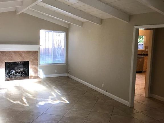 5th image of 2260 Cherry Ave
