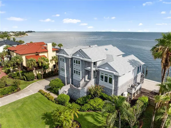 709 Key Royale Dr, Holmes Beach, FL 34217