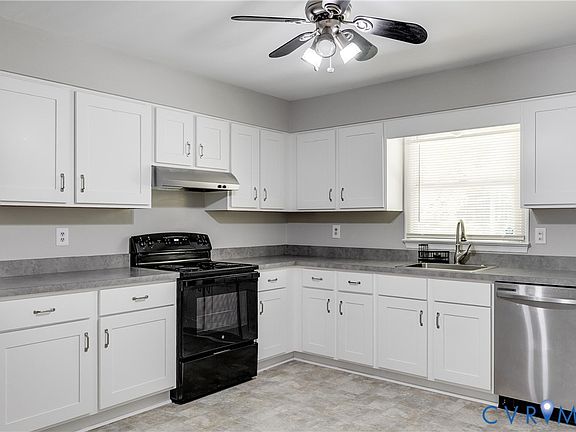 3rd image of 2702 Puckett Ct