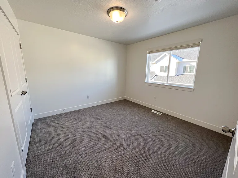 904 N 1150 E — Photo 12