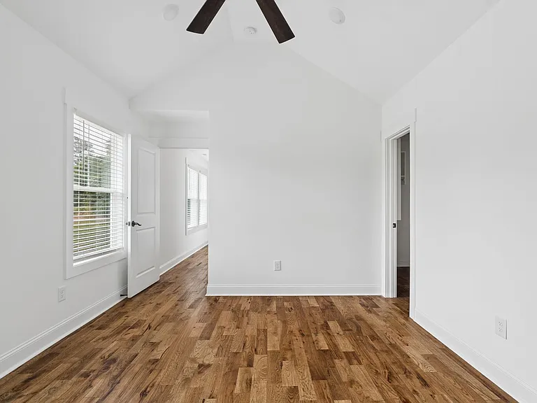 7 Railroad St — Photo 13