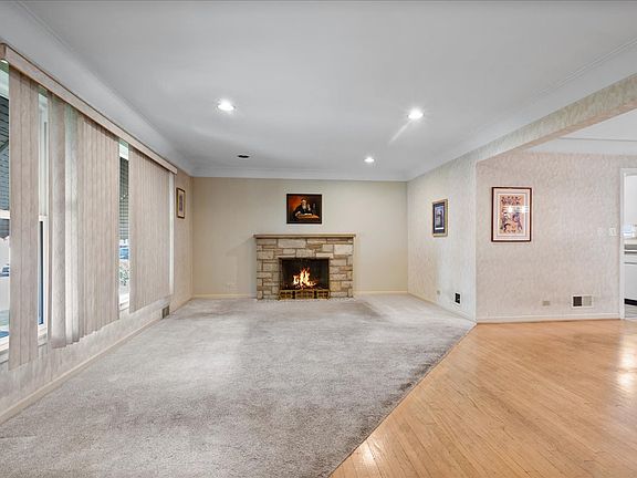 2nd image of 6939 N Francisco Ave