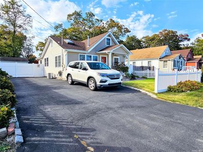 18 Weeks Avenue, Central Islip, NY, 11722