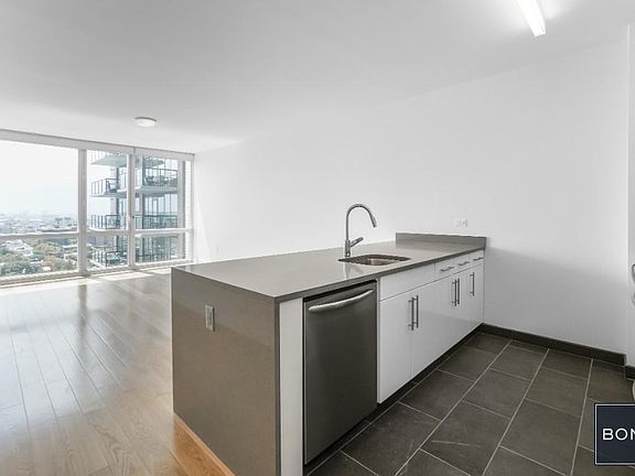 3rd image of 33 Bond St APT 835