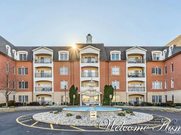 111 Regency Pl, Woodbridge, NJ 07095