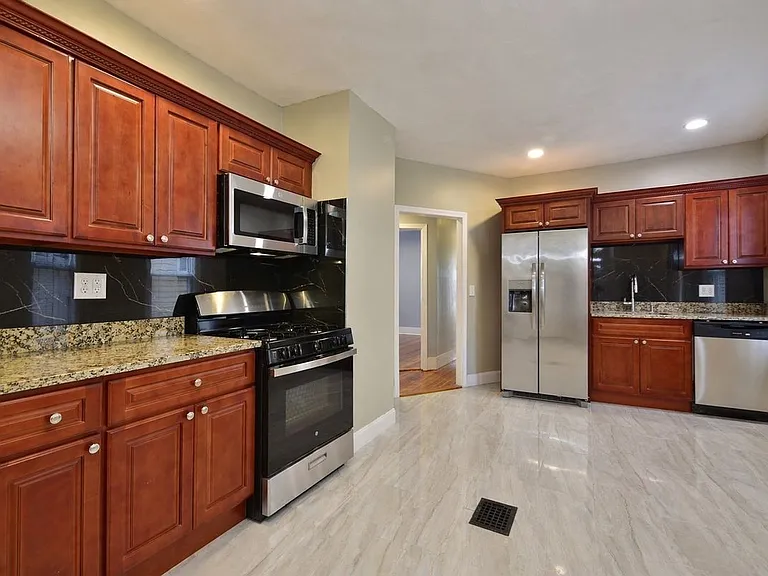 9 Nightingale St #2 — Photo 13
