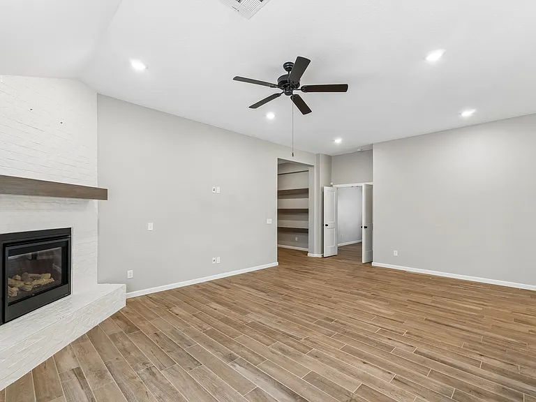 6509 NW 150th Ter — Photo 16
