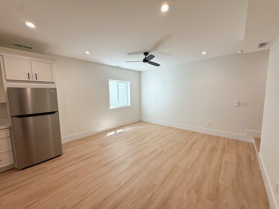 2nd image of 1448 Lexington Ave #B