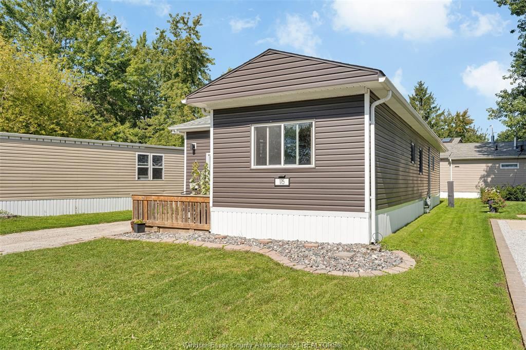 175 Neil Ct, Essex, ON - View 3