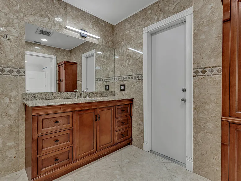 21452 Woodchuck Ln — Photo 11