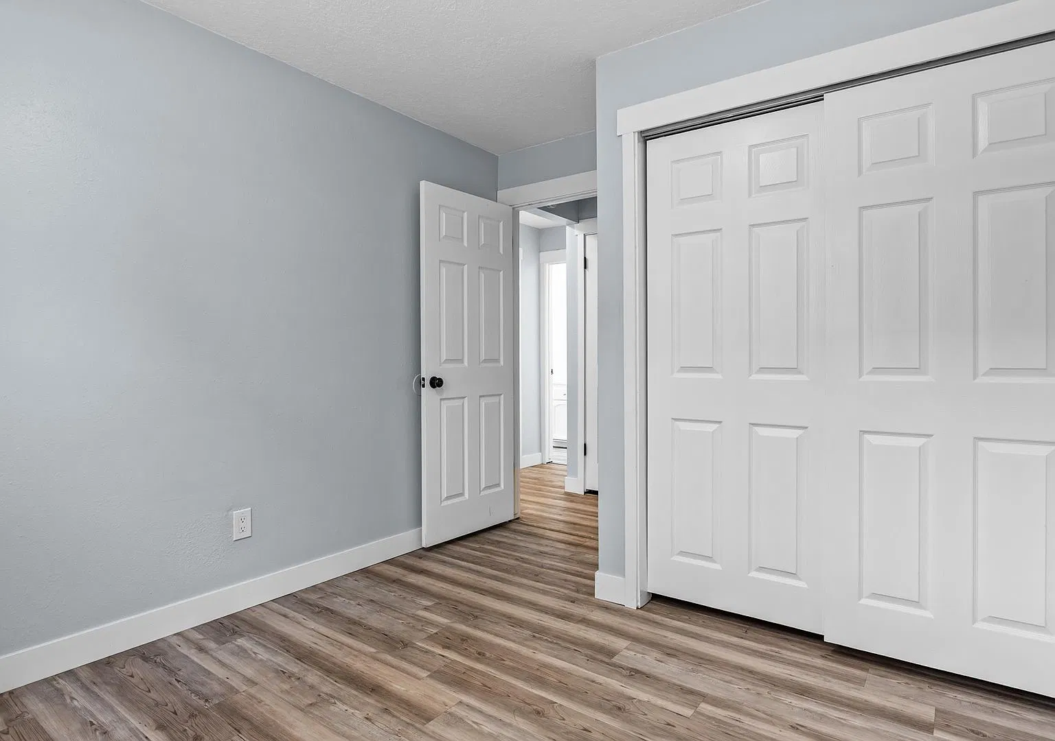 2 bed, 850 sqft, $1,400 — Photo 2