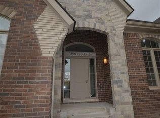 6102 Creekside Dr, Utica, MI 48316
