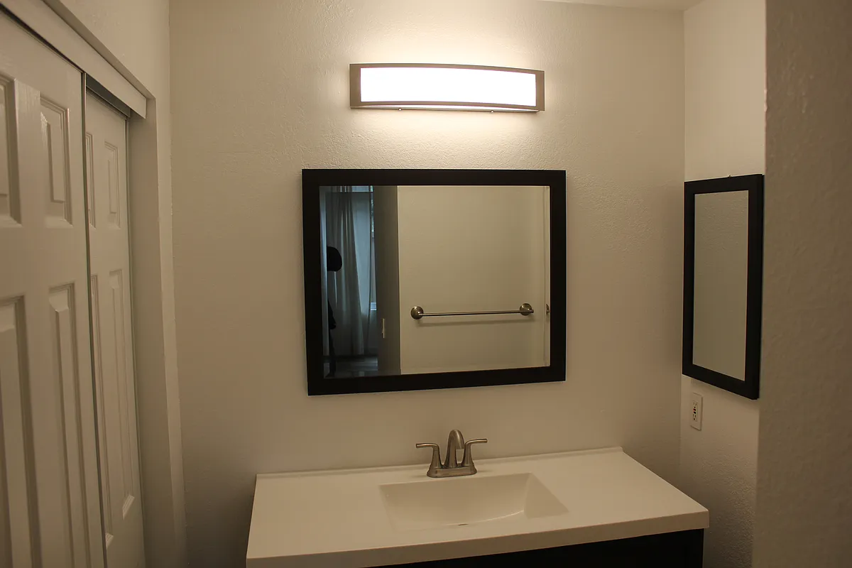 Building Photo - 4075 Porte La Paz #174