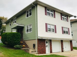 394 Mayer Ct, Ridgefield, NJ 07657