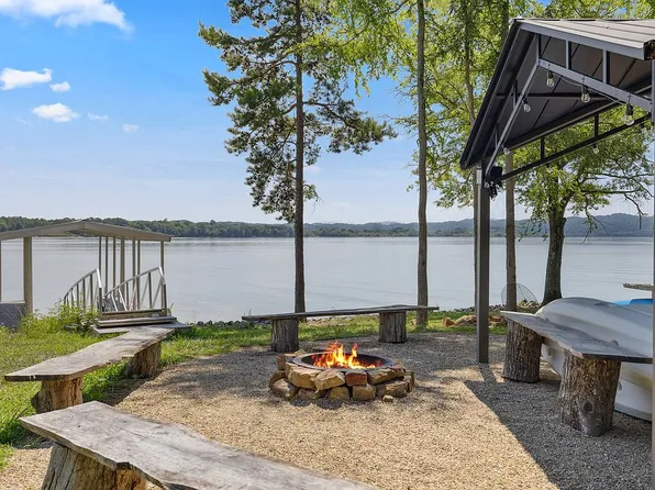 1350 Still Mountain Way, Dandridge, TN 37725