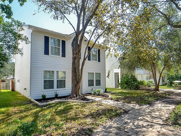 3935 Federal Ln — Photo 2