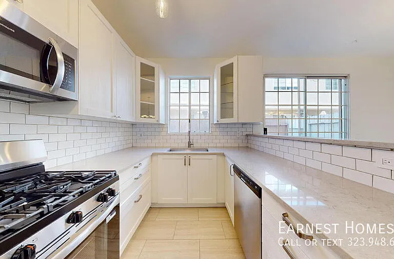 18347 Saticoy St #31 — Photo 23