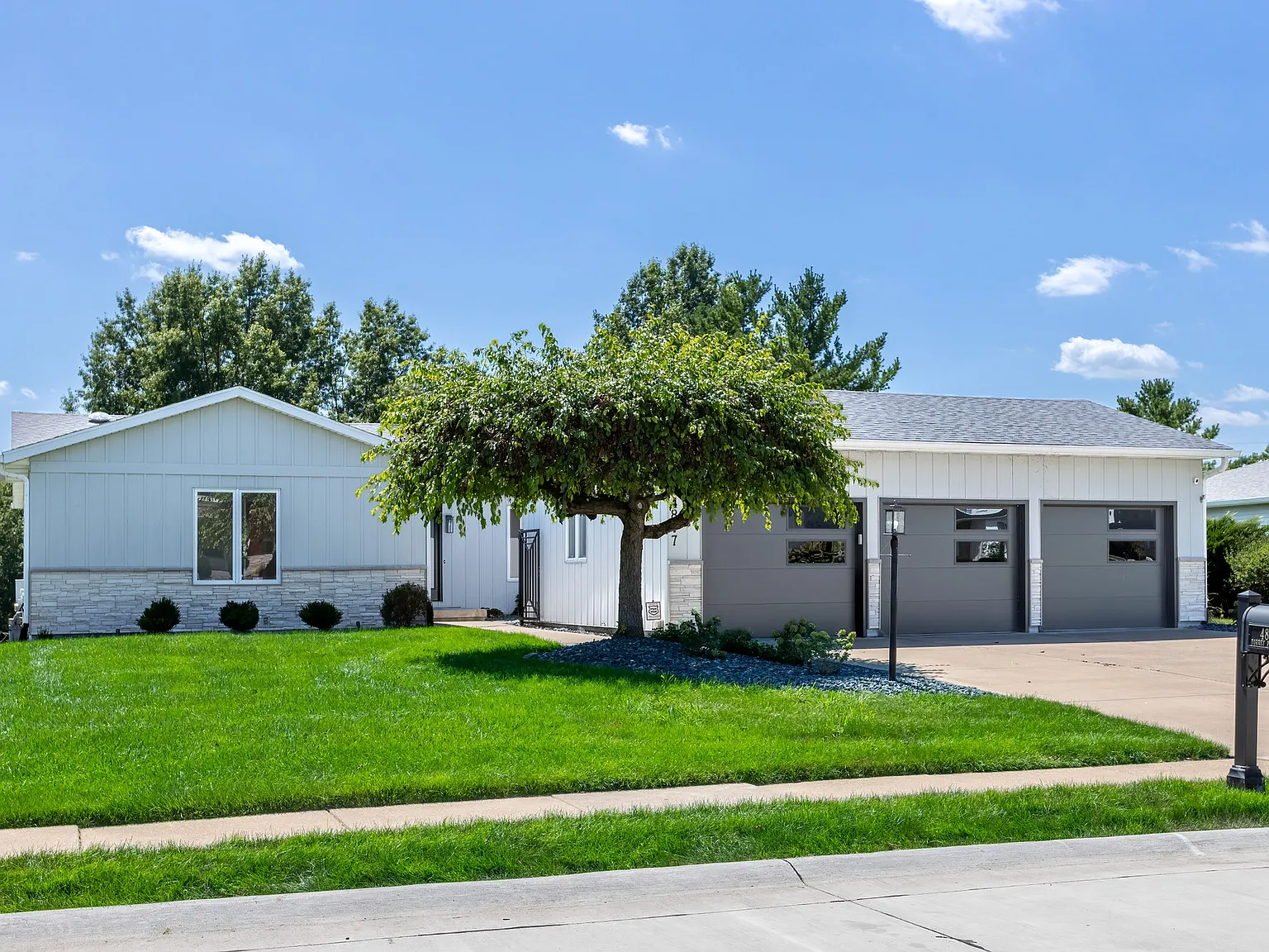 4 bed, 3.5 bath, 3615 sqft, $5,500 — Photo 4