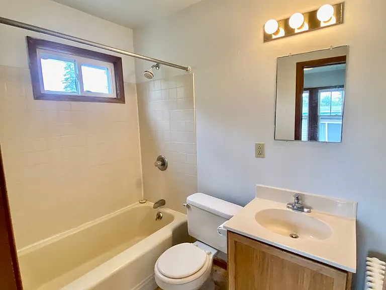 921 W Cross St — Photo 7