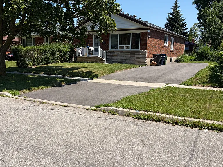 109 Hiscock Blvd #LOWER — Photo 6