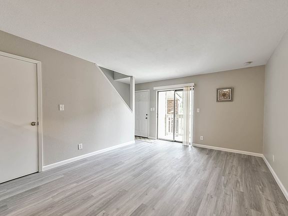 2nd image of 2501 Gulf Fwy APT 268