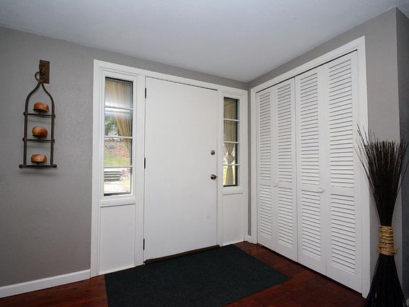 3rd image of 2211 Black Oak Dr