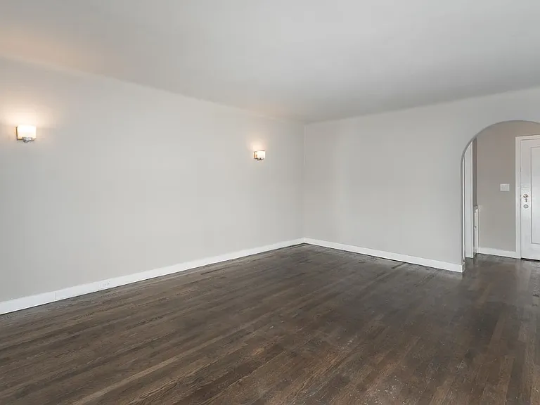 421 Summit Ave E #204 — Photo 15