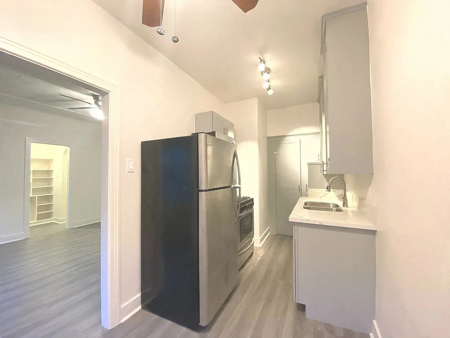 1623 N Mariposa — Photo 3