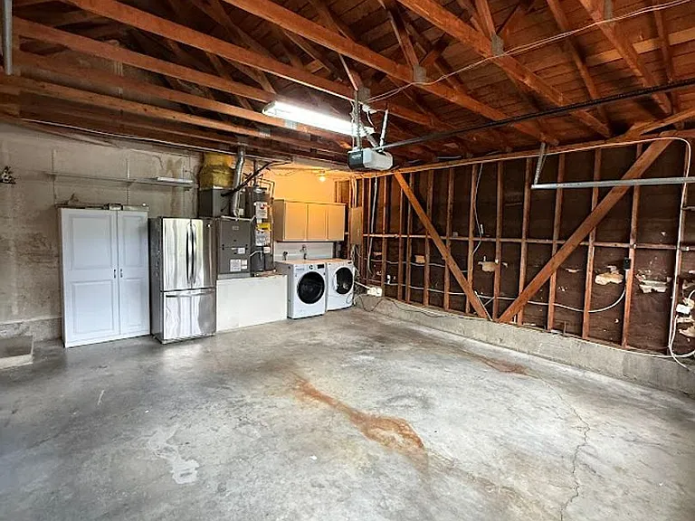 23350 Keswick St — Photo 25