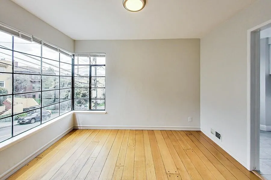 Spacious, remodeled two bedroom above the lake. Views, patio, and parking! — Photo 4
