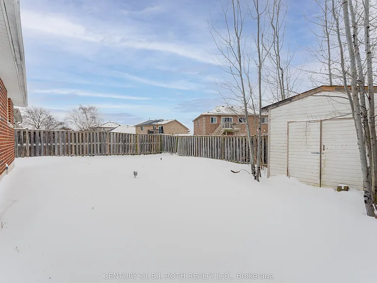 361 Georgian Dr #UPPER — Photo 16