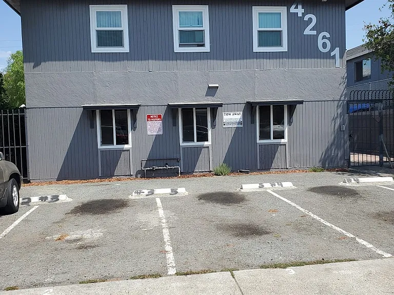 4261 Euclid Ave #3 — Photo 1