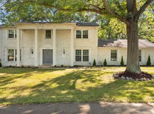 1547 Woodroyal West Dr, Chesterfield, MO 63017