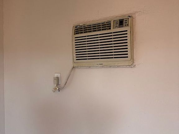 3rd image of 1501 E 4th St #1531