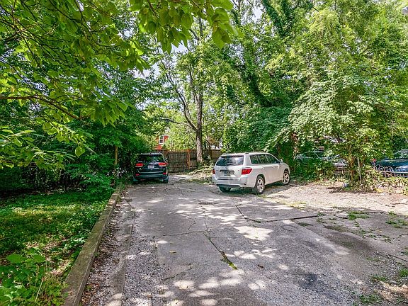 4th image of 2323 Flora St #2323