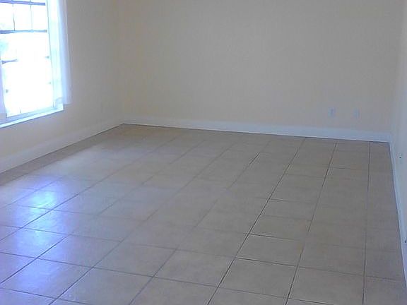 5th image of 3874 San Luis Dr