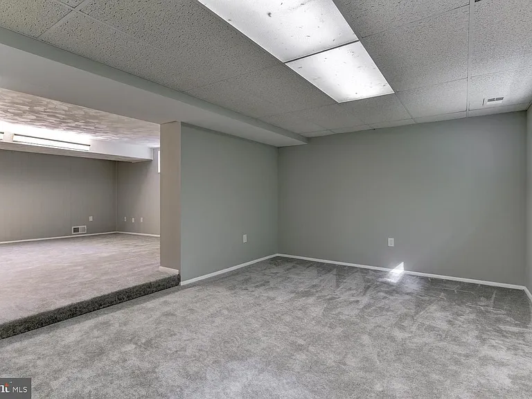 12702 N Point Ln — Photo 11