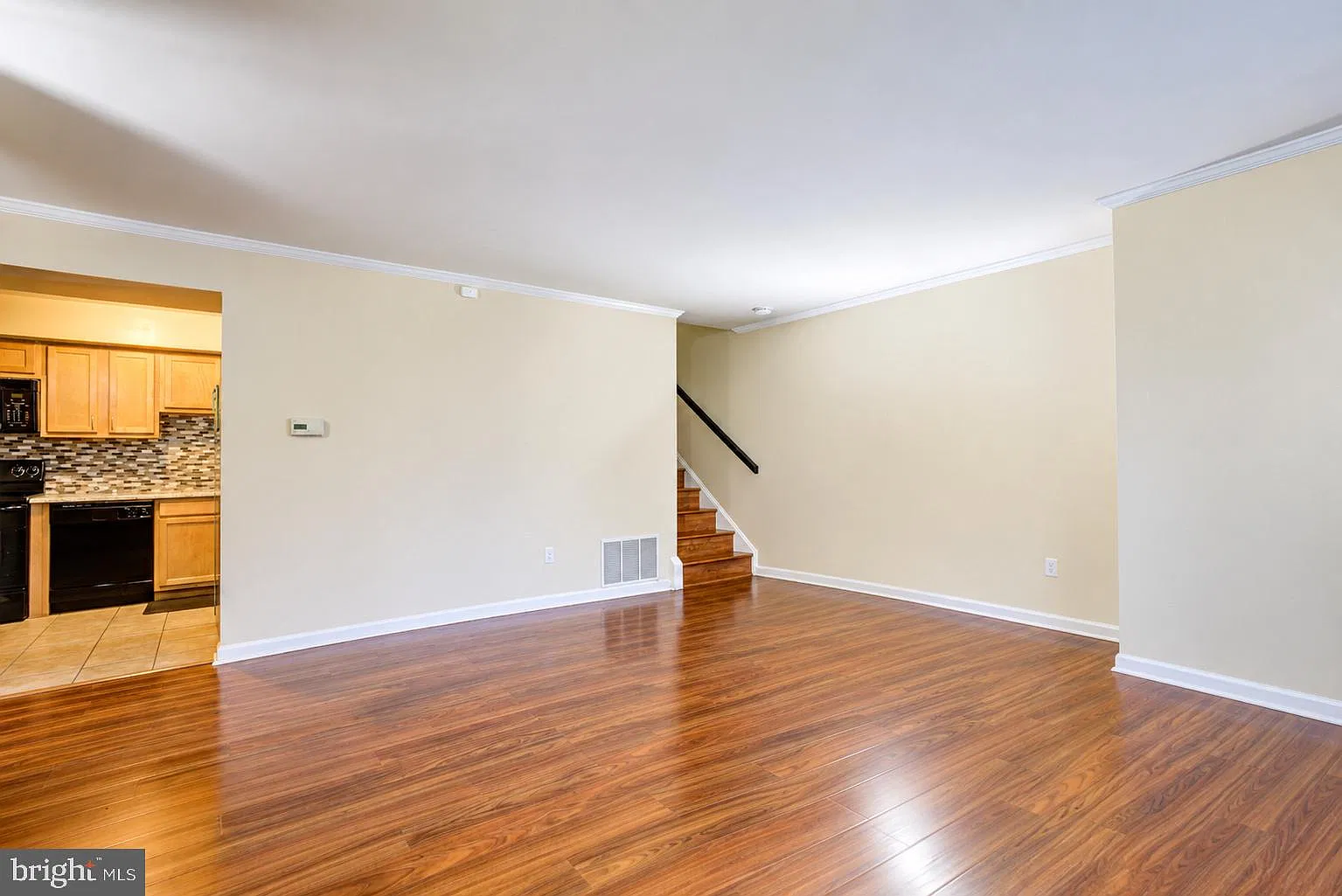 2 bed, 1.5 bath, 1008 sqft, $2,350 — Photo 2