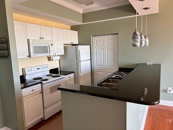 3rd image of 300 W 5th St APT 718