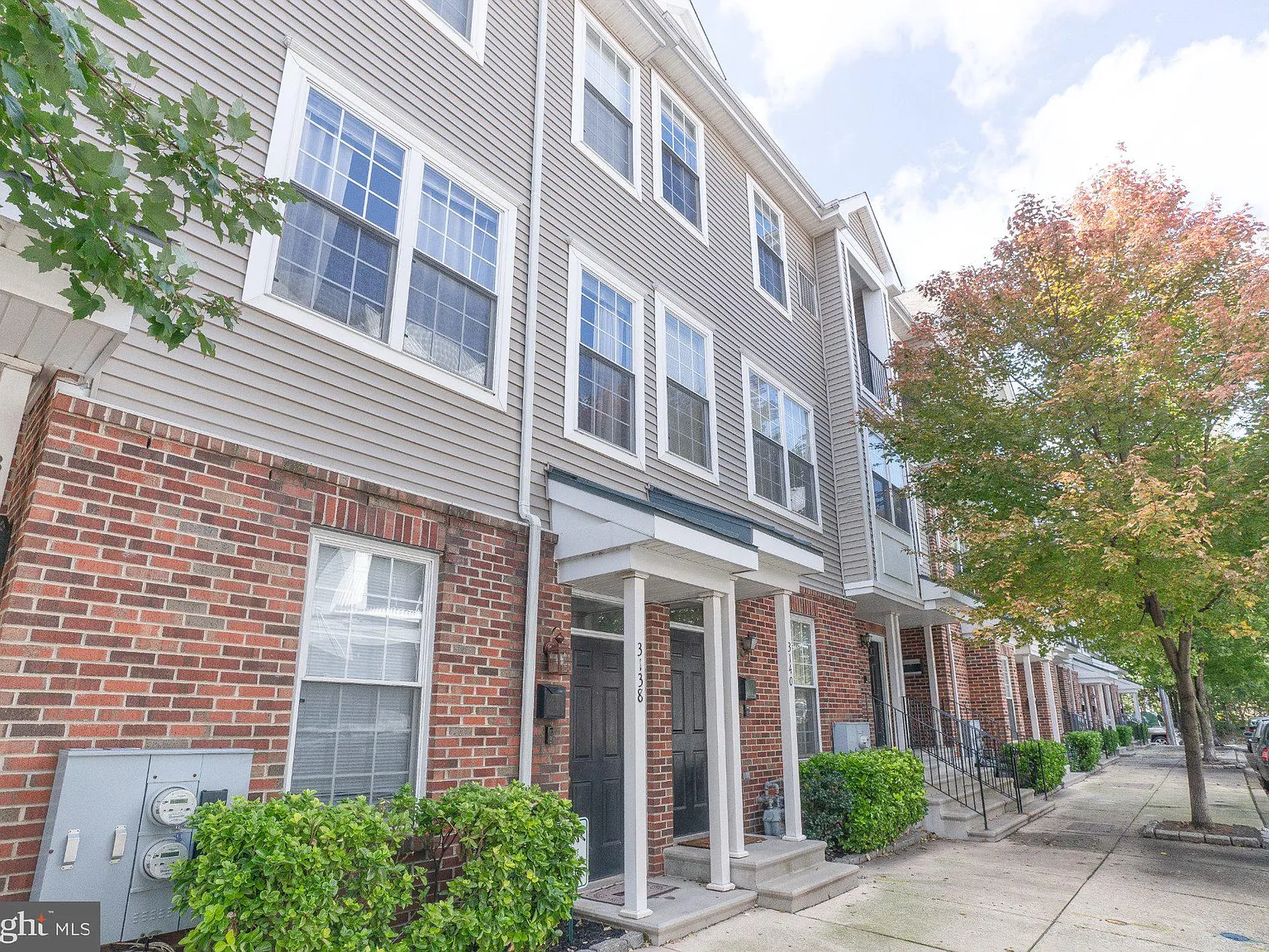 2 bed, 2.0 bath, 1230 sqft, $2,295 — Photo 2
