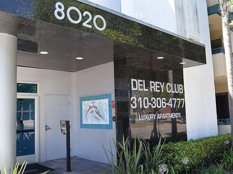 Del Rey Club — Photo 18