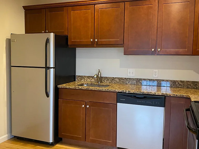 821 Court St — Photo 11