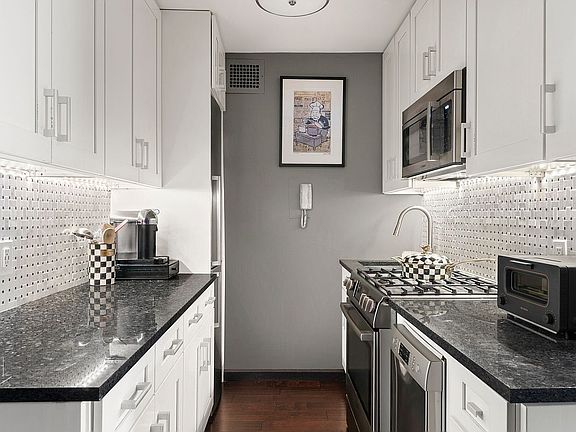 3rd image of 405 E 63rd St APT 6J