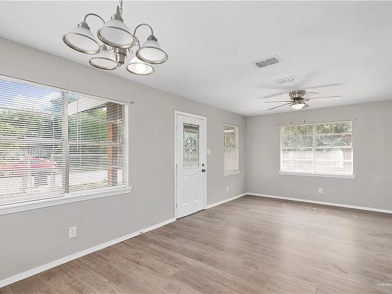 2517 W Hackberry Ave — Photo 5