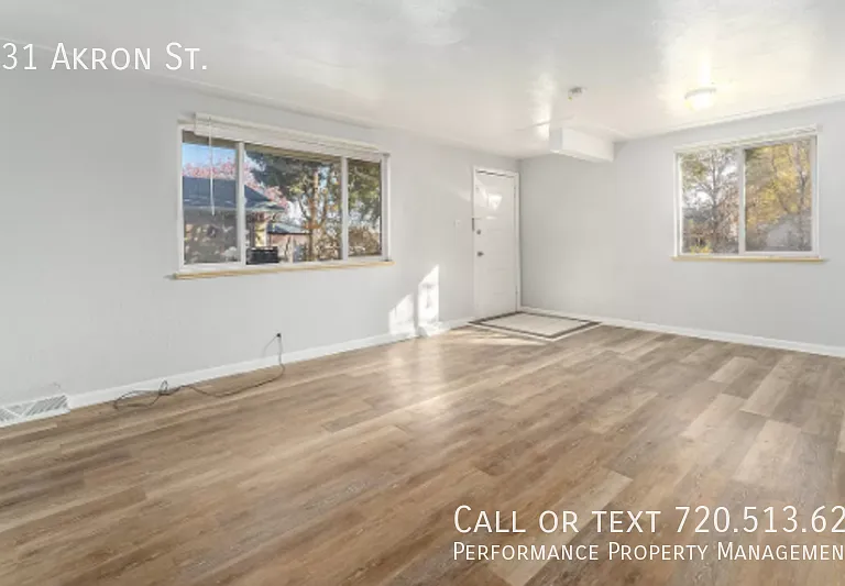 1231 Akron St — Photo 5