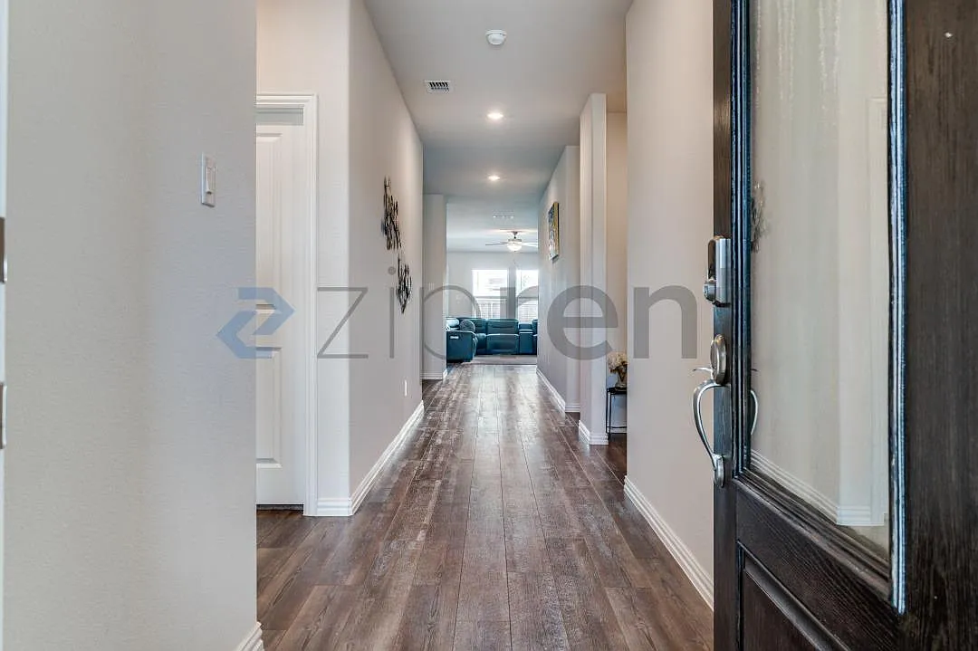 4 bed, 2260 sqft, $2,800 — Photo 2