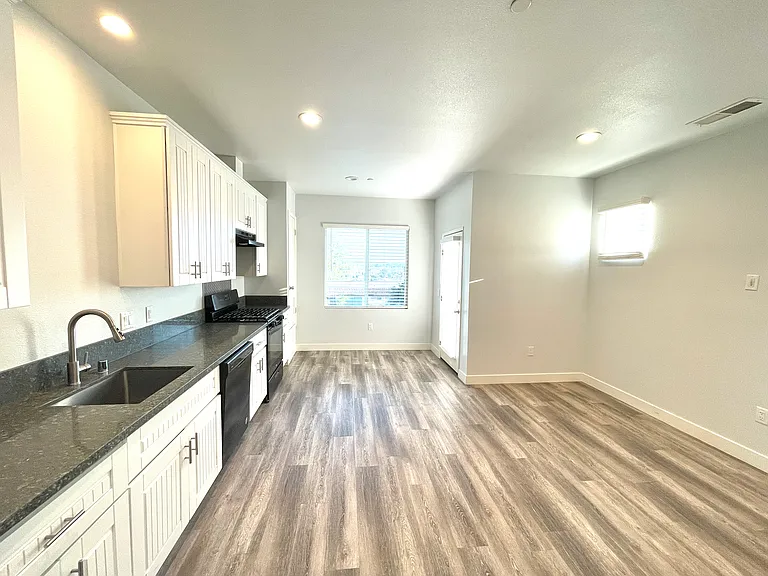 514 N Vine St #2 — Photo 2