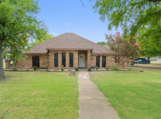 100 High Ridge Ct, Ovilla, TX 75154