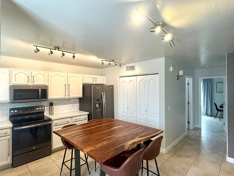 Kitchen, laundry in double doors
