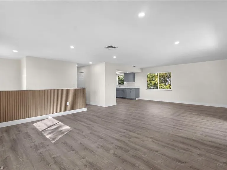1284 Rainbow Ct — Photo 2